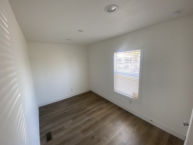 Building Photo - 2060 N Center St