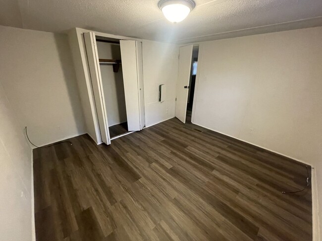 Building Photo - 2bd 2 ba