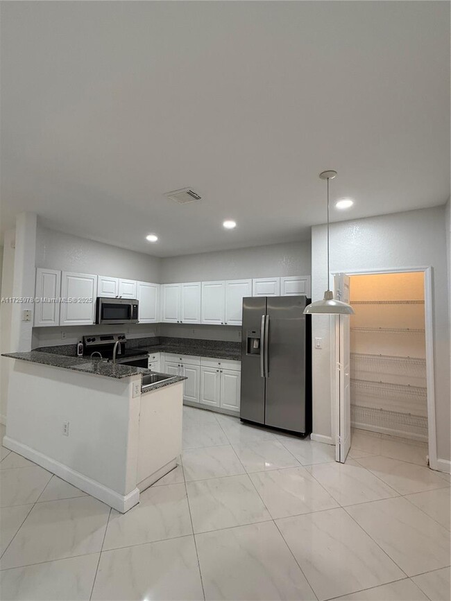 Foto del edificio - 8191 NW 107th Ct