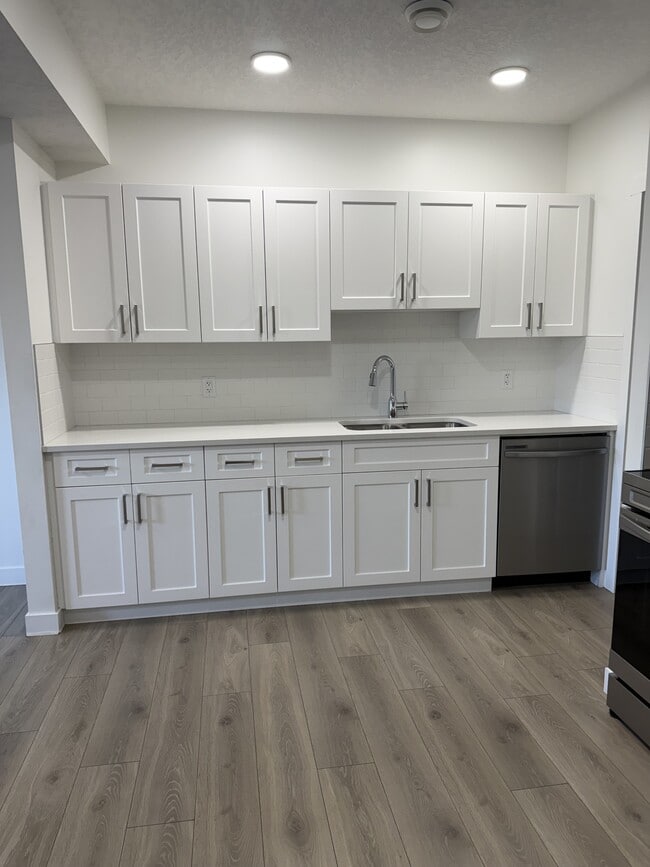 Building Photo - 289 Collicott Dr