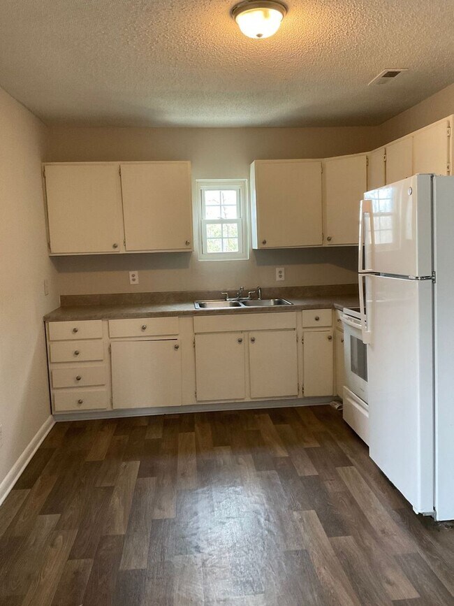 Foto del edificio - 1043 Mountain Crest Dr
