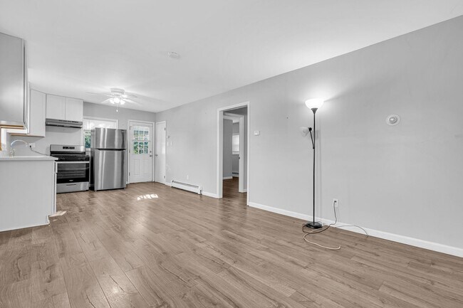 Foto del edificio - 1741 Lakeside Dr S