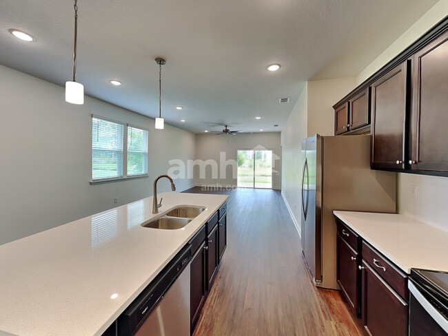 Building Photo - 507 Onate Cir