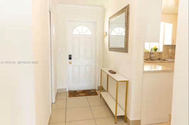 Foto del edificio - 1949 NE 123rd St