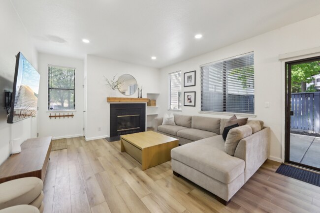 Foto del edificio - 7104 Cross Creek Cir
