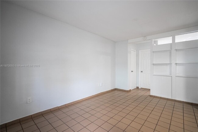 Building Photo - 260 Navarre Ave