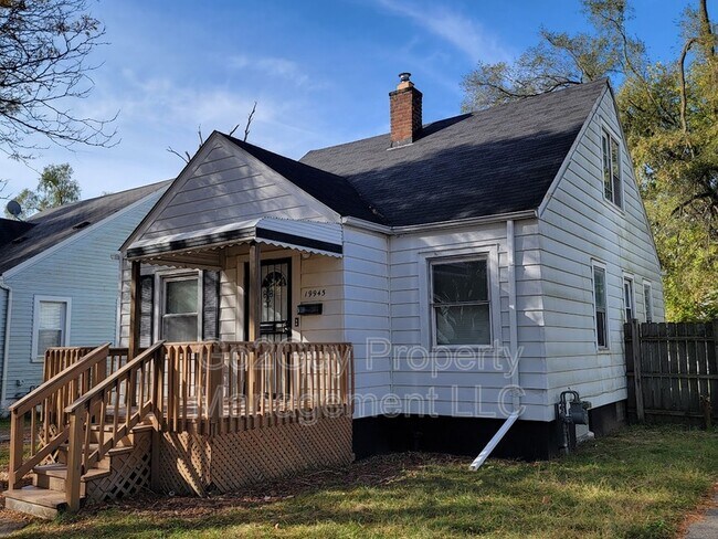 Building Photo - 19945 Greenview Ave