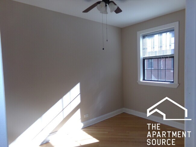 Foto del edificio - 896 Green Bay Rd