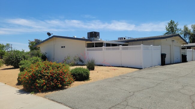 Foto del edificio - 26217 Birkdale Rd