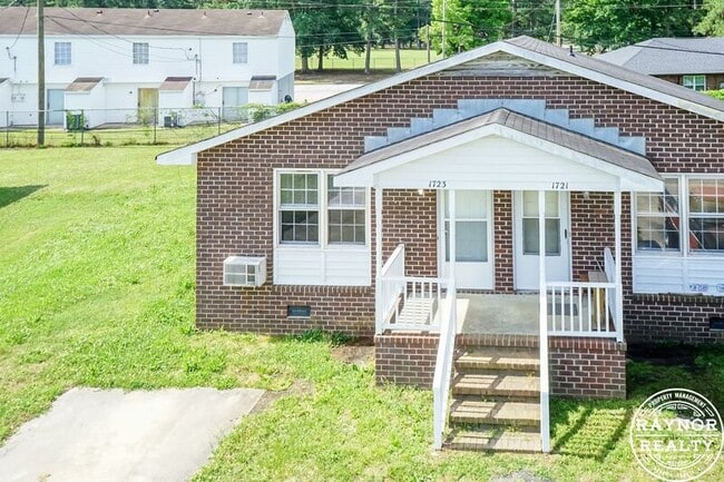 Building Photo - 1721-1723 Windsor Dr