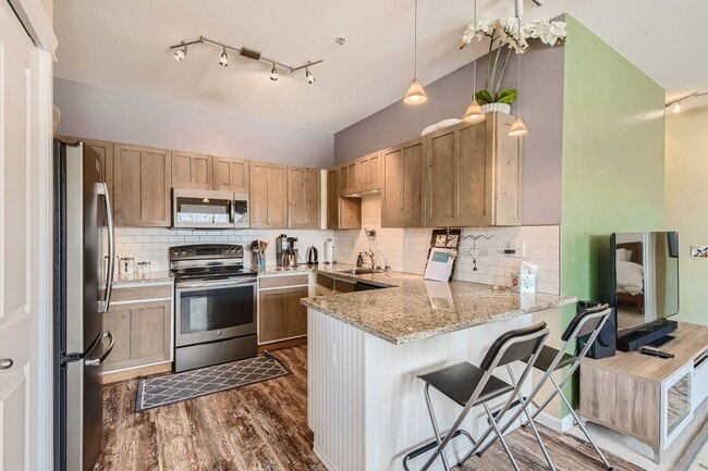 Building Photo - Modern 2 BDR / 1 BA Boulder w/Office