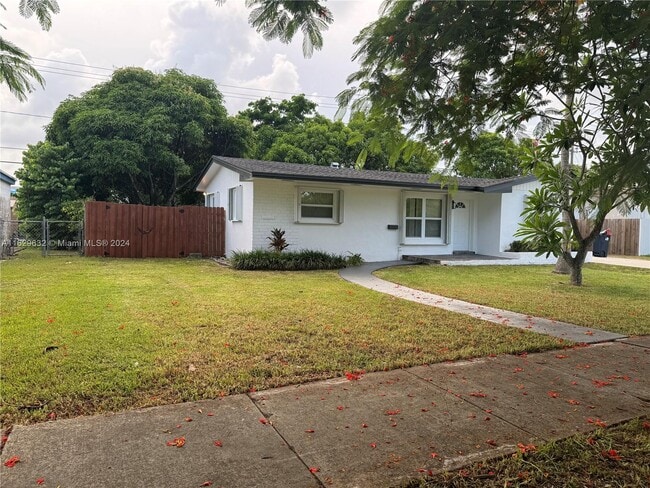 Building Photo - 17630 SW 112th Ave