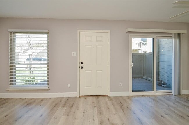 Building Photo - 2379 Briarwest Blvd