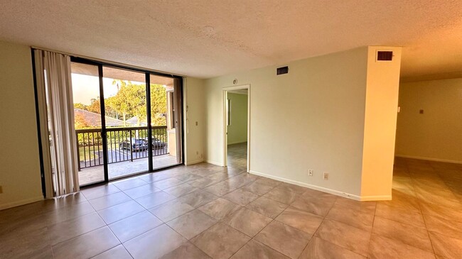 Building Photo - 5641 Riverside Dr