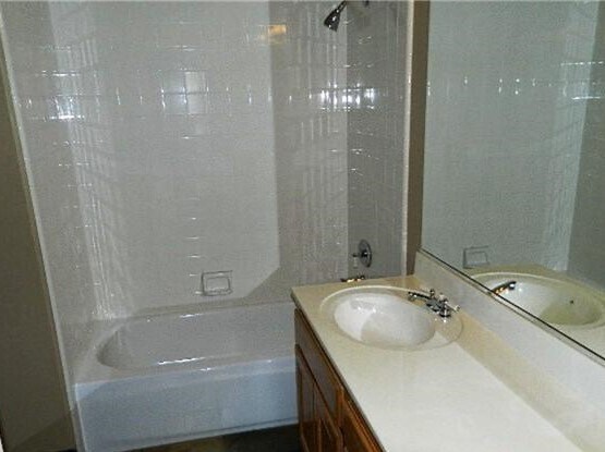 Foto del edificio - BEAUTIFUL MOUNTAIN VIEW 4BED/3BATH PLUS DE...