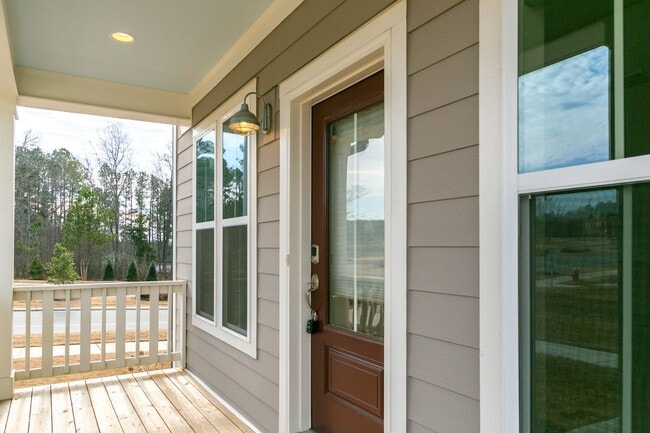 Building Photo - **PENDING APPLICATION updated 8/9** Beauti...