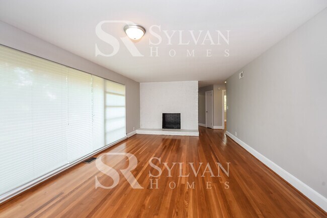 Building Photo - Enjoy one-level living in this 3 bedroom, 2 bathroom ranch-style home