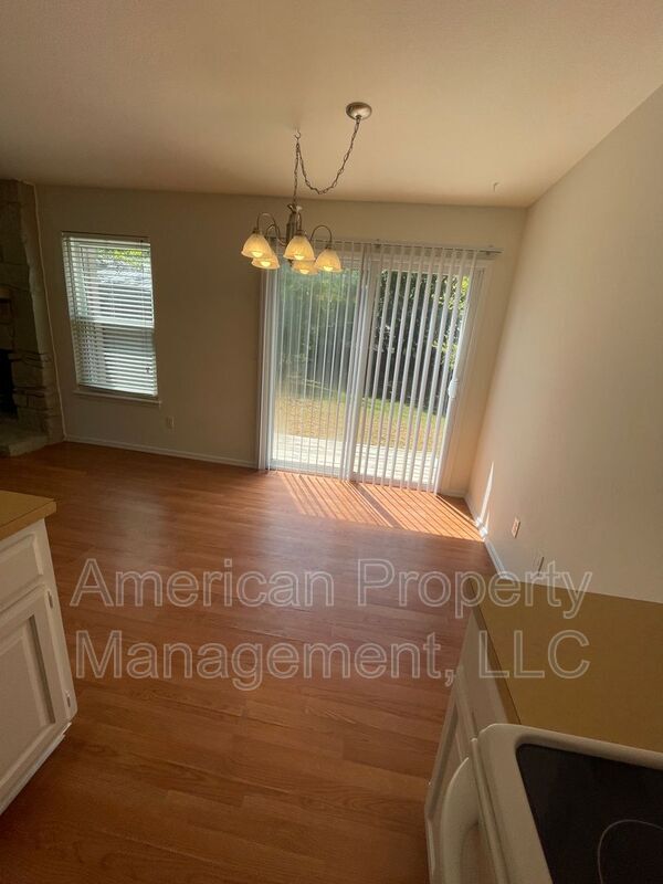 Building Photo - 1704 W 62nd St S