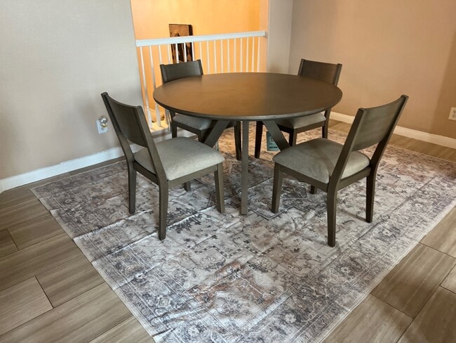 Foto del edificio - 1860 E 12th St