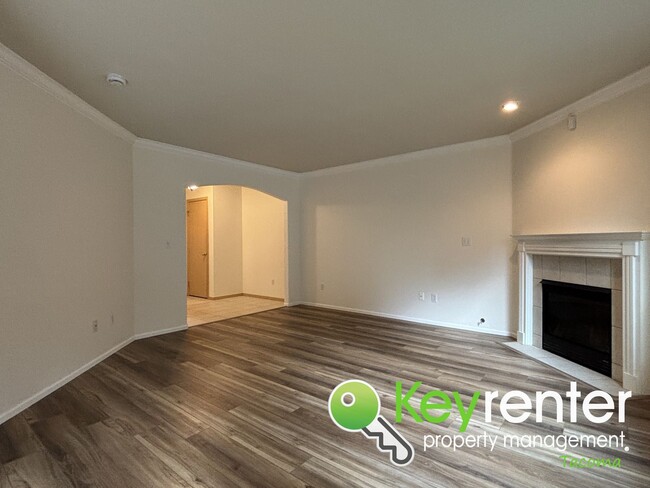 Building Photo - $200 Off First Month’s Rent - Beautiful Ho...