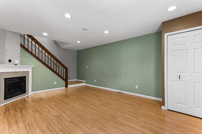 Building Photo - 1891 Vine Way Dr