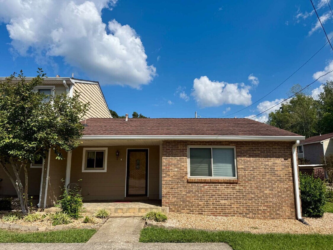 Primary Photo - 1BR/1BA Condo in Greenbrier