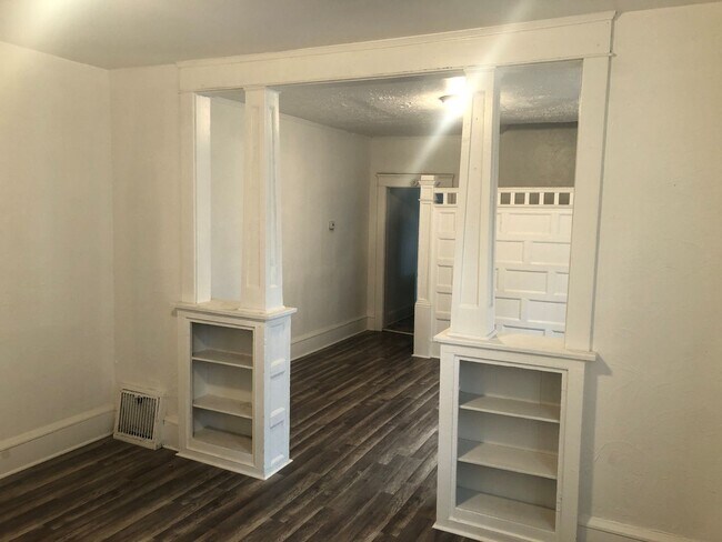 Foto del edificio - 507 - 1127-29 Victory Street