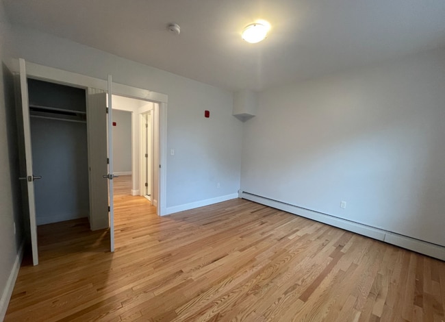 Building Photo - Avl 9/1 Renovated 1BR plus office w/heat i...
