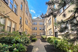 Building Photo - 2400 N Kilbourn Ave