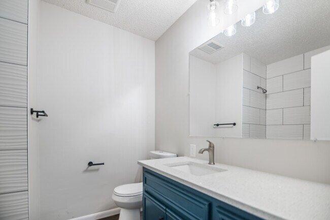 Pristine Bathroom - 951 S Longfellow St