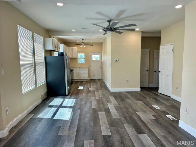 Foto del edificio - 8201 Church Dr