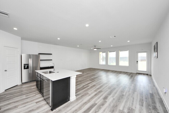 Foto del edificio - 12326 Basilwood Dr