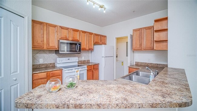 Foto del edificio - 6149 Metrowest Blvd