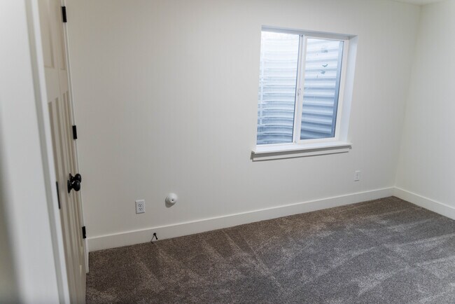 Building Photo - 771 S 1360 E