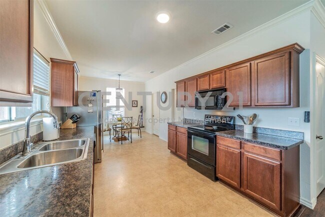 Building Photo - Meticulously Maintained 2-Story 3/2.5/2 in...