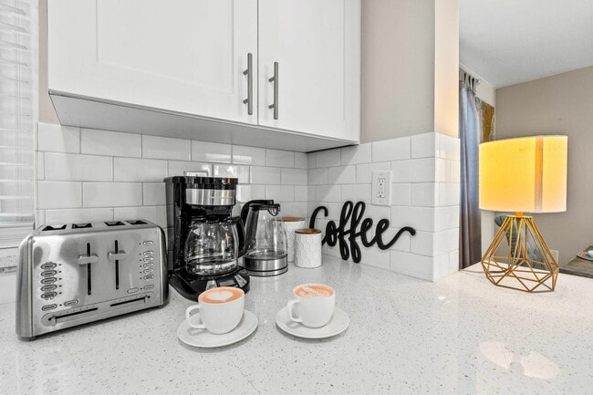 Building Photo - 214 Seacrest Ln