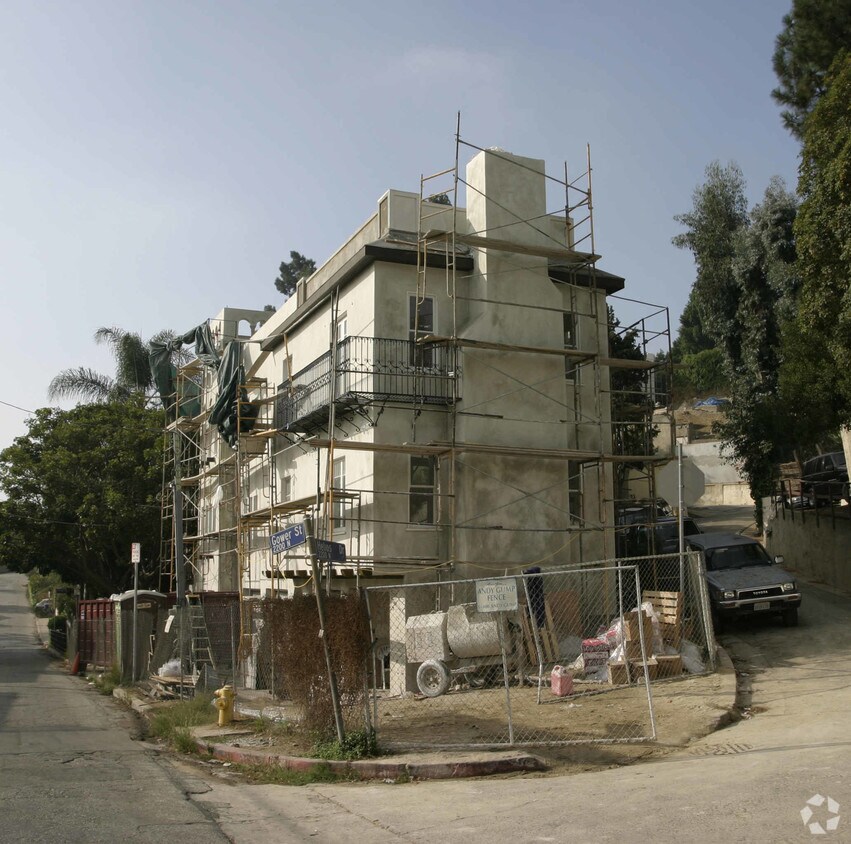Primary Photo - 2267-2271 N Gower St