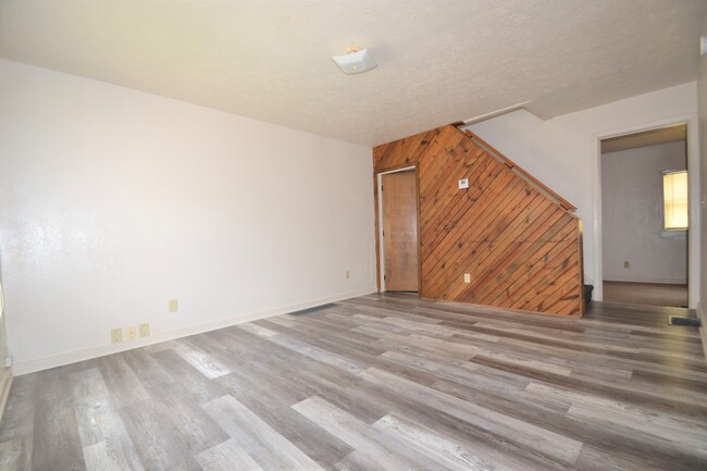 Building Photo - 564 Cross Ct