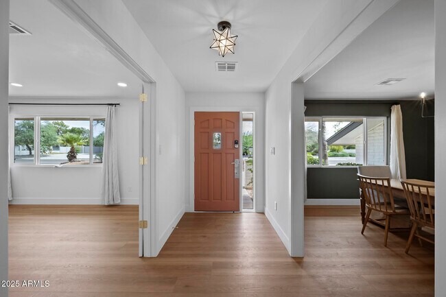 Foto del edificio - 10848 N 66th St