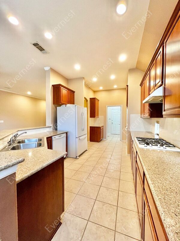 Building Photo - 2840 S Serrano