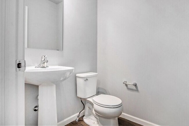 Building Photo - 111 Iris Ct