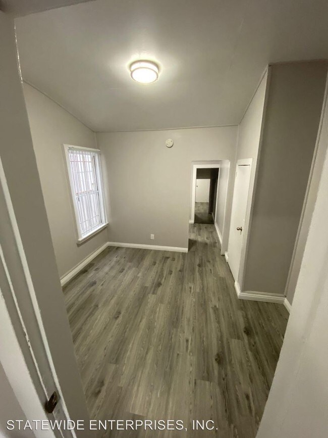Foto del edificio - 1422-1426 W 10th Pl