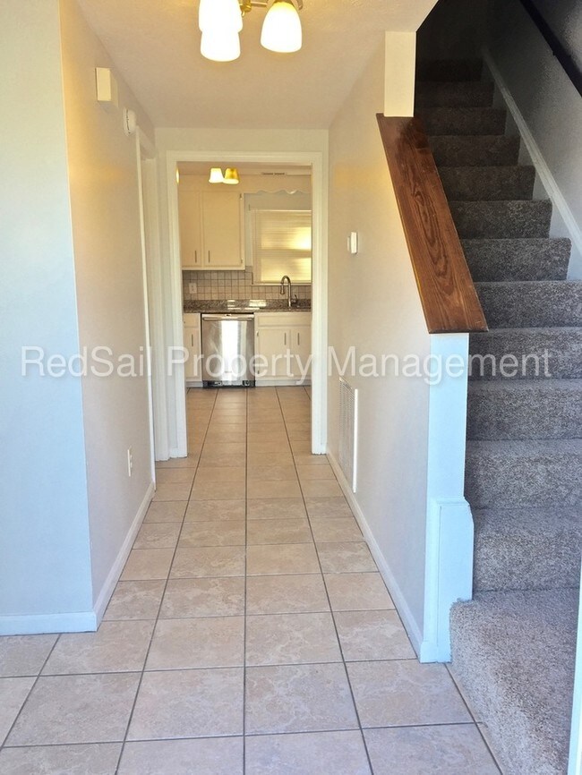 Building Photo - 728 Halyard Dr