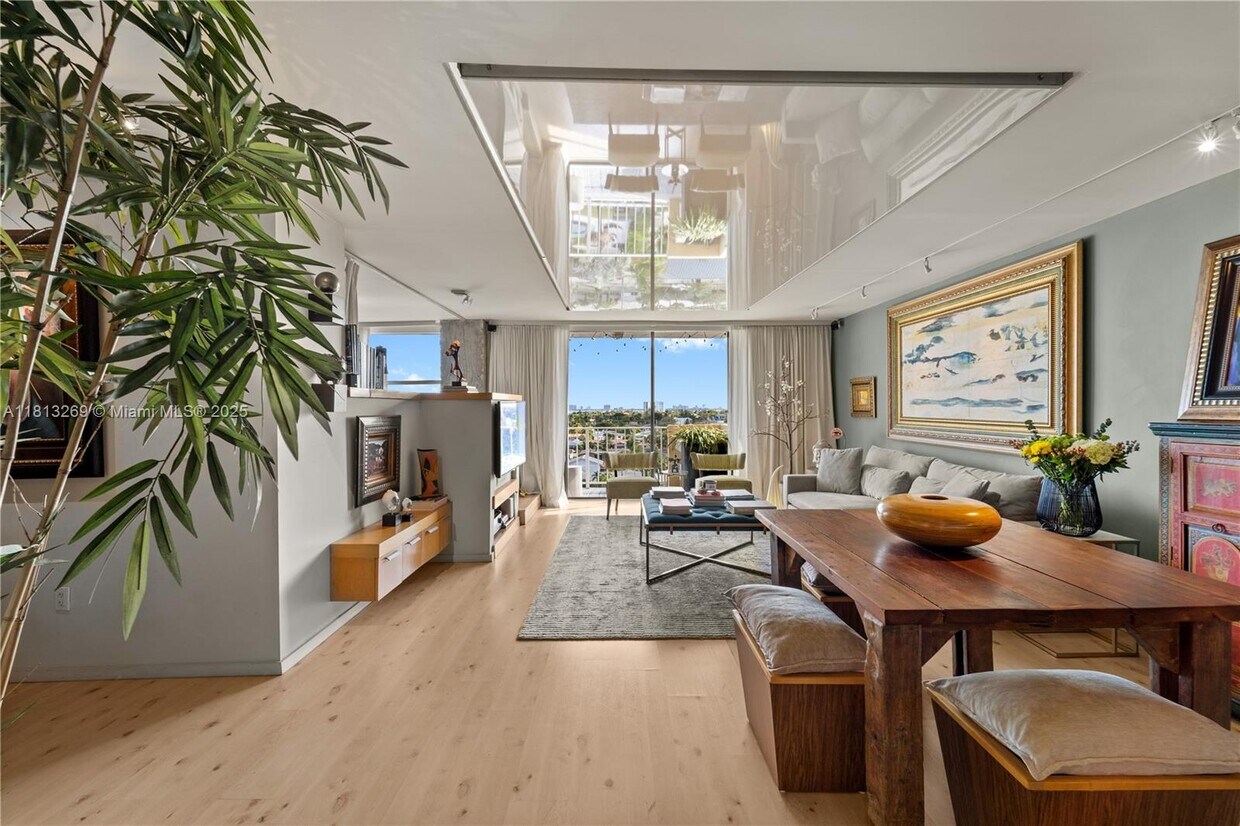 Foto principal - 2350 NE 135th St
