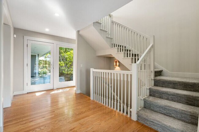 Building Photo - Marine View Drive Executive View Home