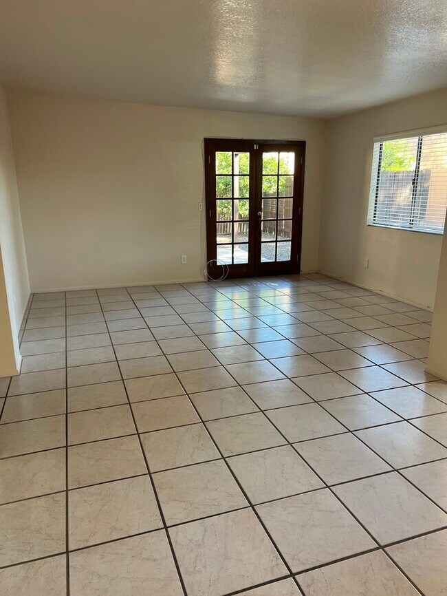 Building Photo - 3323 E Popinac Loop