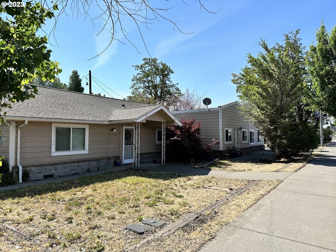 700704 S Columbus Triplex Martin Apartment for Rent in Goldendale
