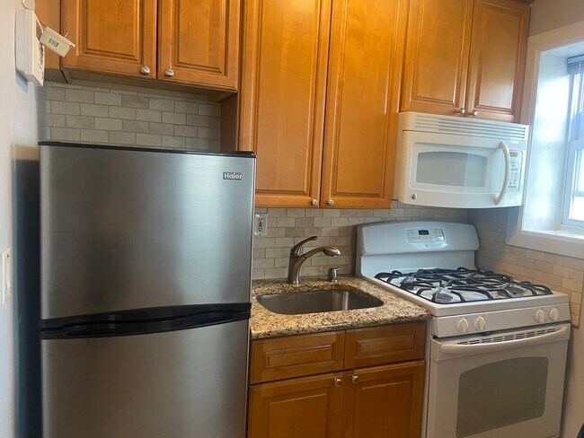 Foto del edificio - 210 Woodcliff Ave