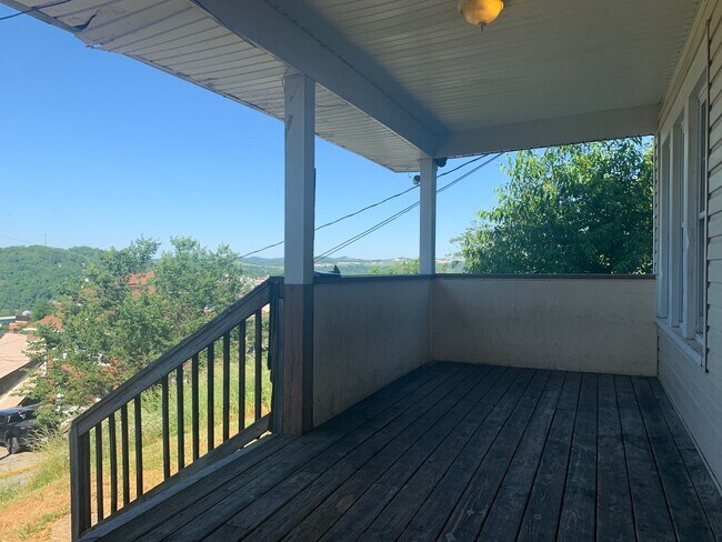 Foto del edificio - 4 Bedroom/ 1 Bathroom House - Great View (...