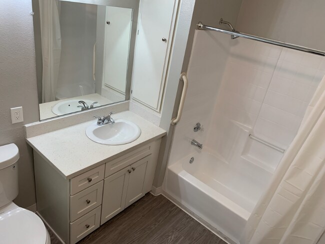 Foto del edificio - 1501 N Brea Blvd